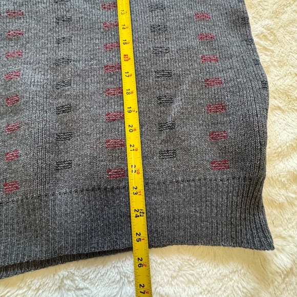 Vintage INGO Canada Gray V-Neck Sweater with Red Accents Wool SZ Medium - Picture 4 of 5